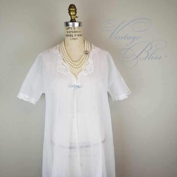 Pretty Vintage 1950's Sheer White Robe with Blue Bow Ladies Size Small - Picture 1 of 8